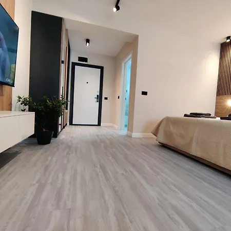 Apartment White Titanic Studio310 *