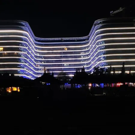 Apartment White Titanic Studio310 *