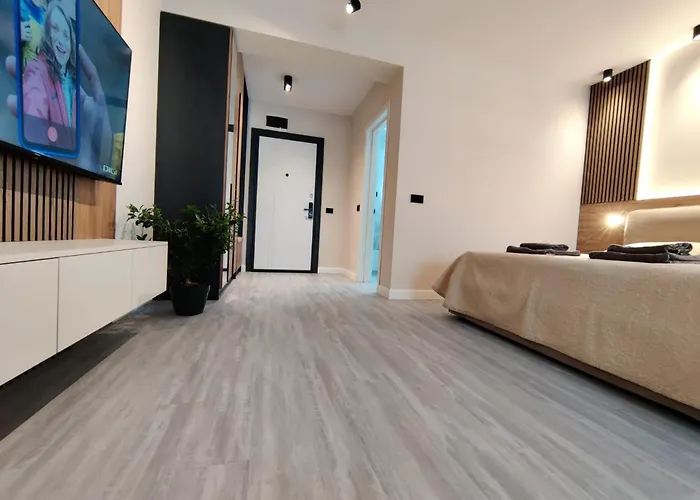 Apartment White Titanic Studio310 *