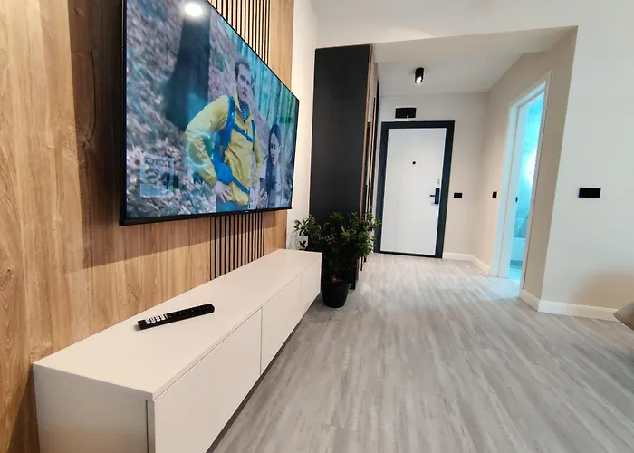 White Titanic Studio310 Apartment