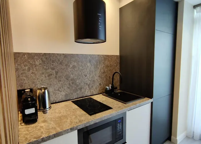 Apartment White Titanic Studio310 *