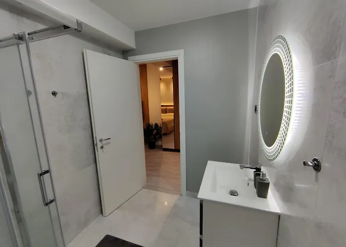 Apartment White Titanic Studio310 *