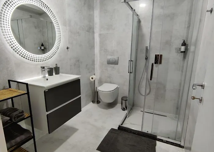 Apartment White Titanic Studio310 *