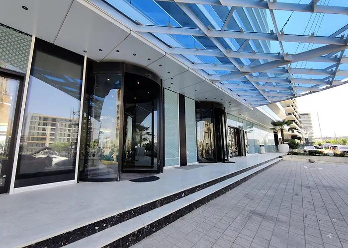 White Titanic Studio310