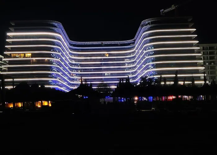 Apartment White Titanic Studio310 *